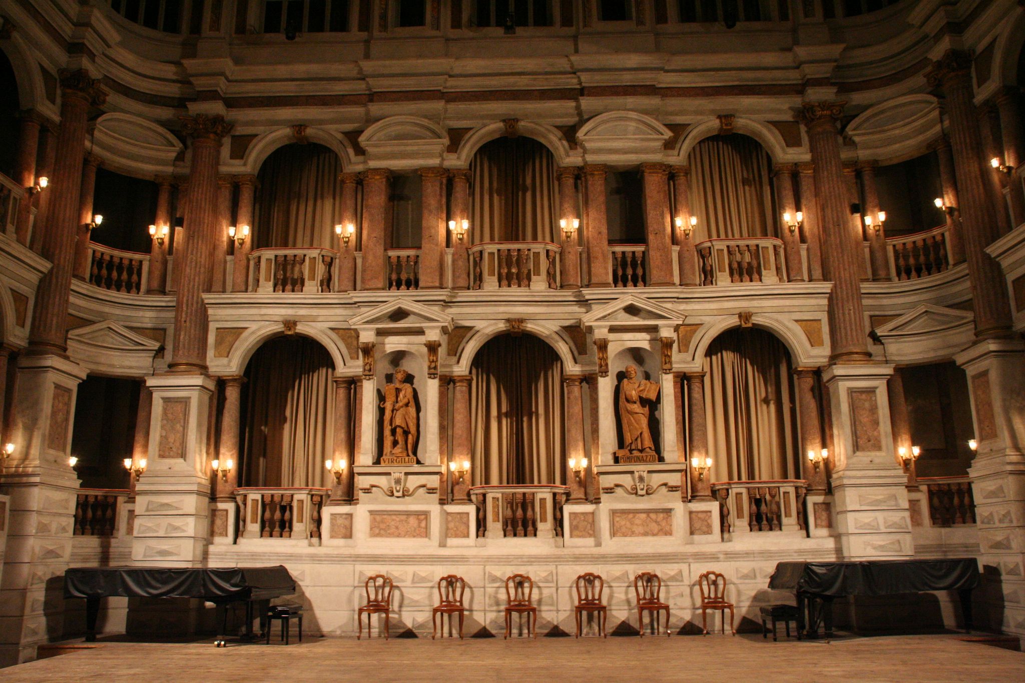 Mantova-Teatro Bibiena - 01-10_178.JPG