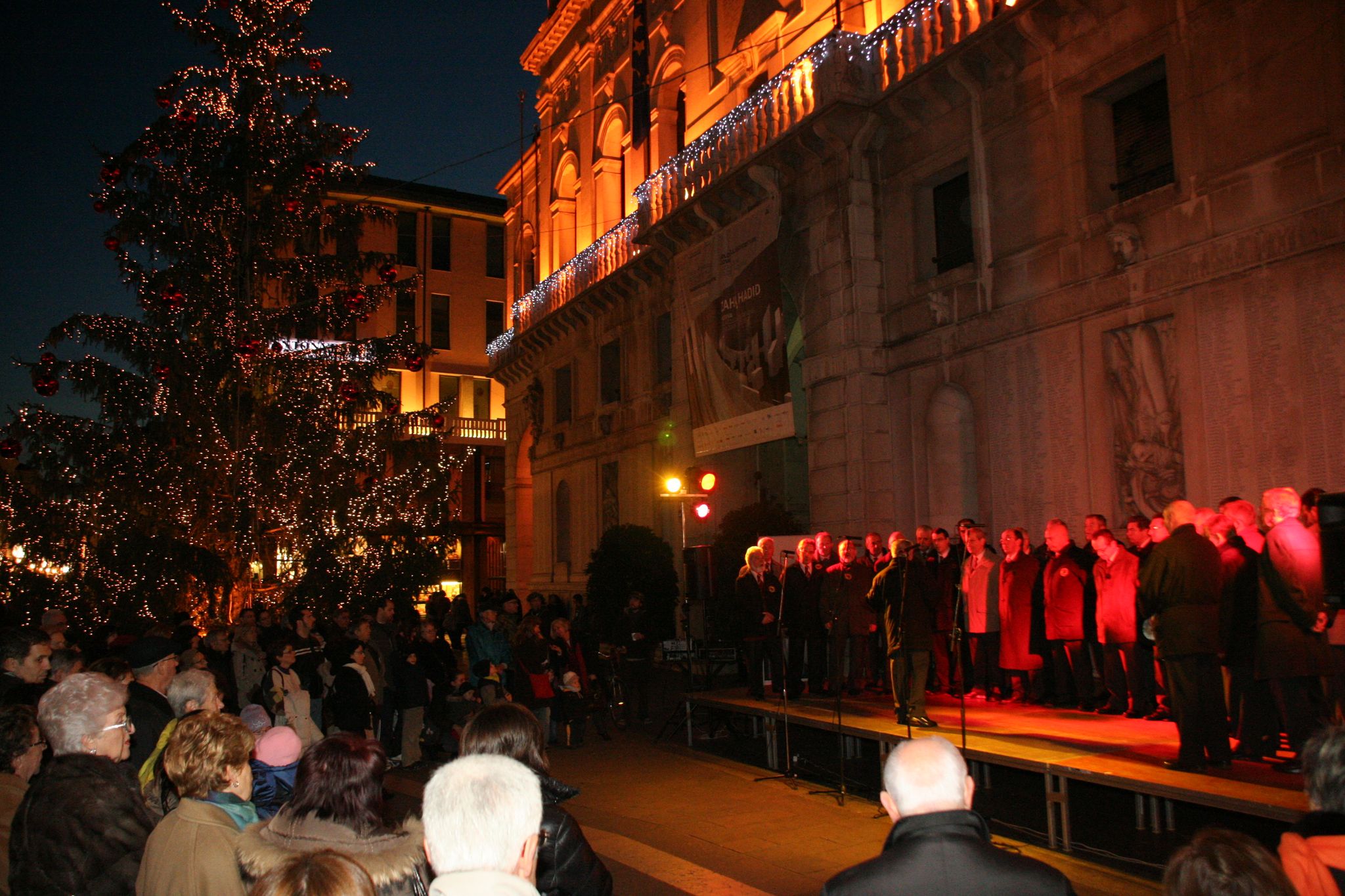 Concerto davanti Palazzo Moroni - Natale 2009 - 05-12-2009 - 073.JPG